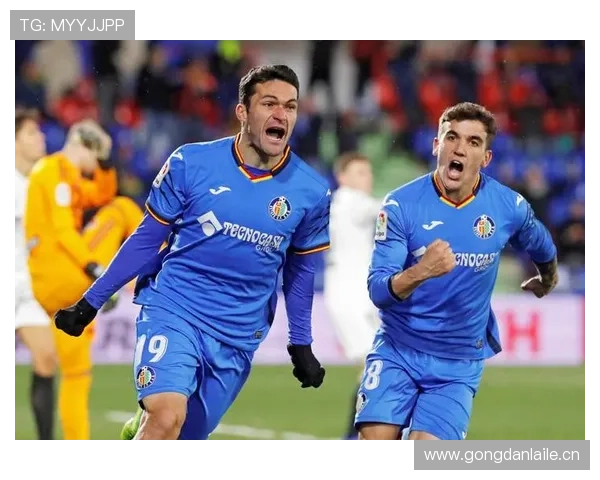 瓦伦西亚俱乐部运营危机持续发酵，对球队财务稳定与赛季表现造成深远影响